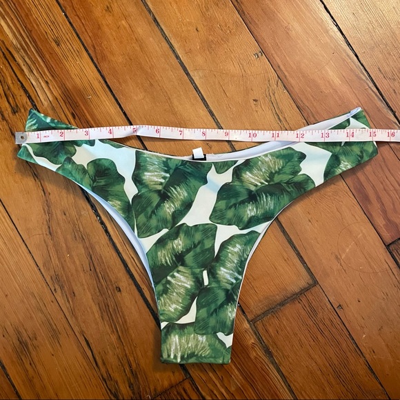 NWOT White leafy cheeky bikini bottom size l-xl - Picture 3 of 4